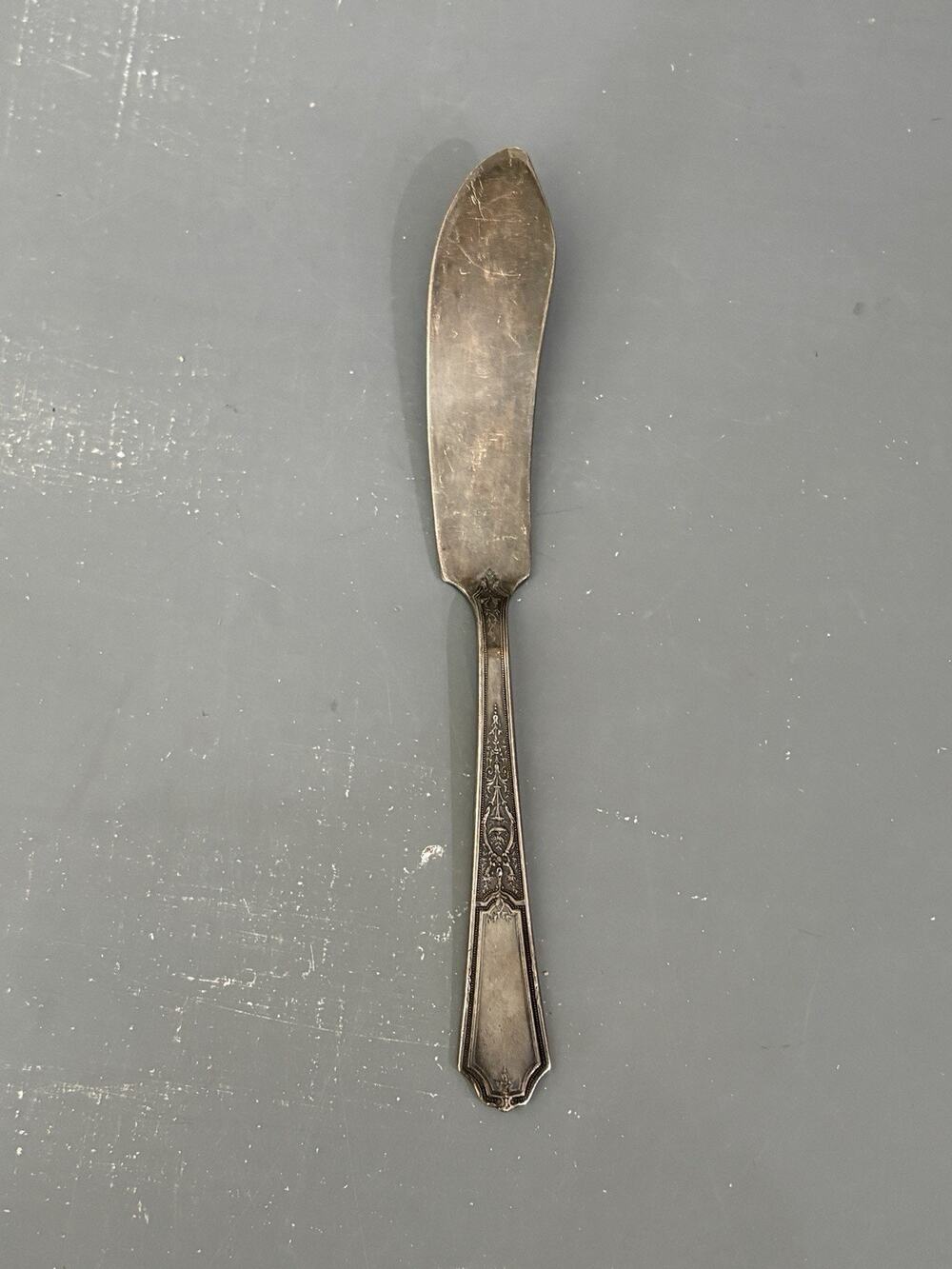 1847 Rogers Bros Ancestral Silverplate Master Butter Knife 6¾″ 1934